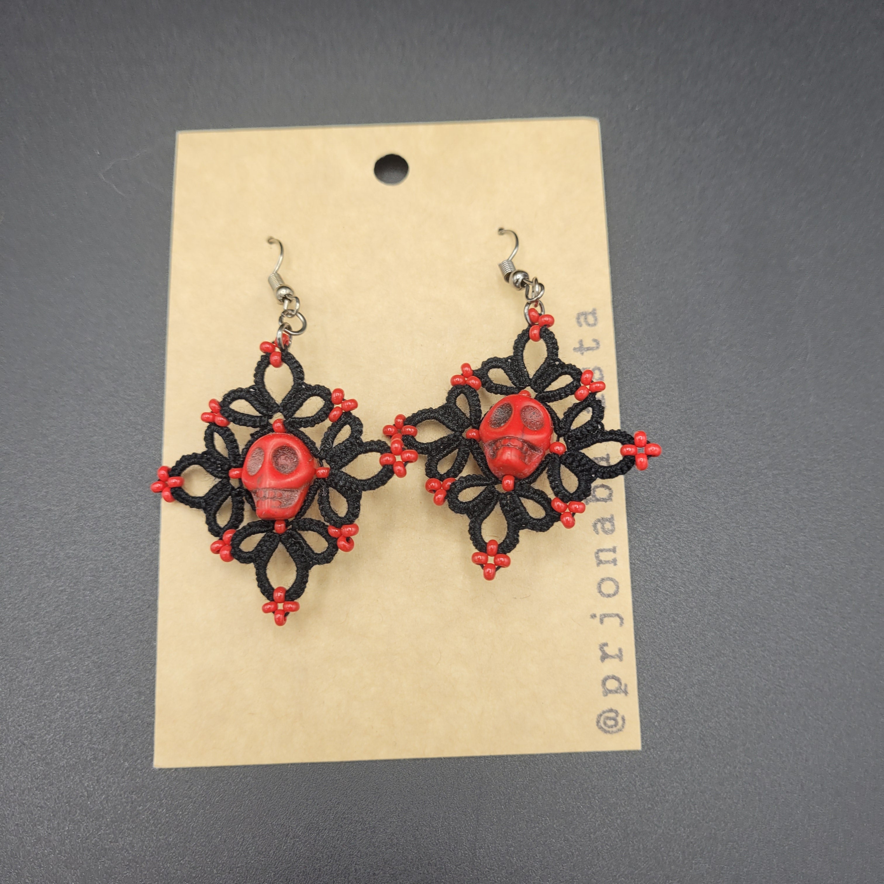 Tatting Lace Earrings - Skull Lace - by Prjónabarasta