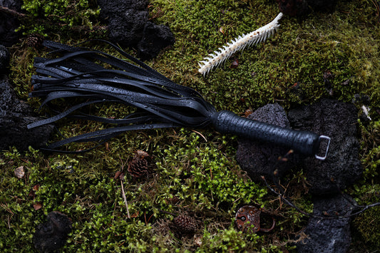 Raven - Rubber flogger