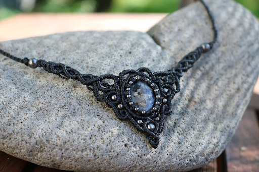 Micro Macramé Necklace with Laborite - Prjónabarasta - 19