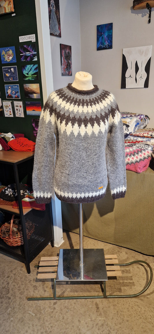 Lopapeysa knit by Ragna Atladóttir - 3