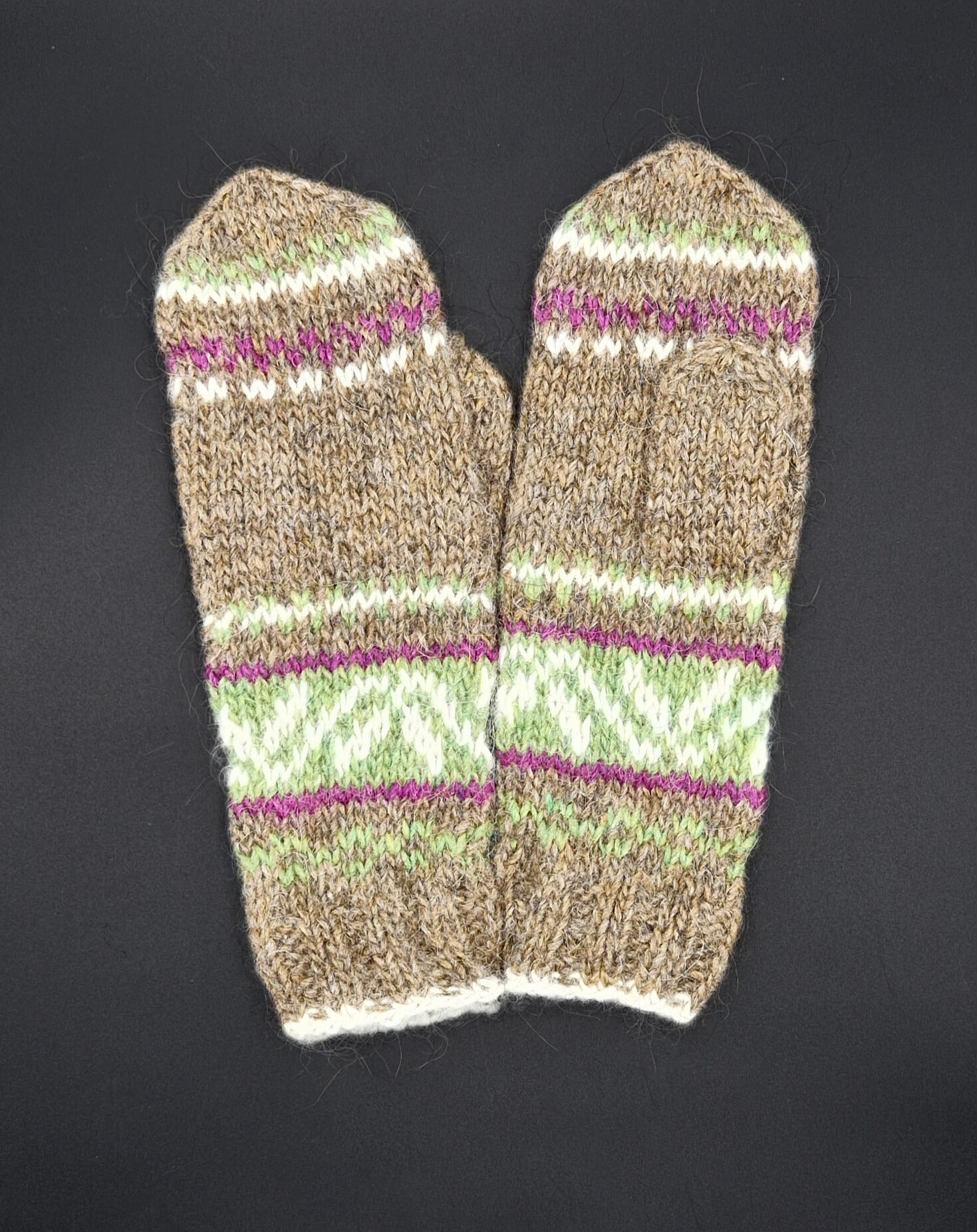 Icelandic wool mittens knit by Hrafnhildur Stella - 5