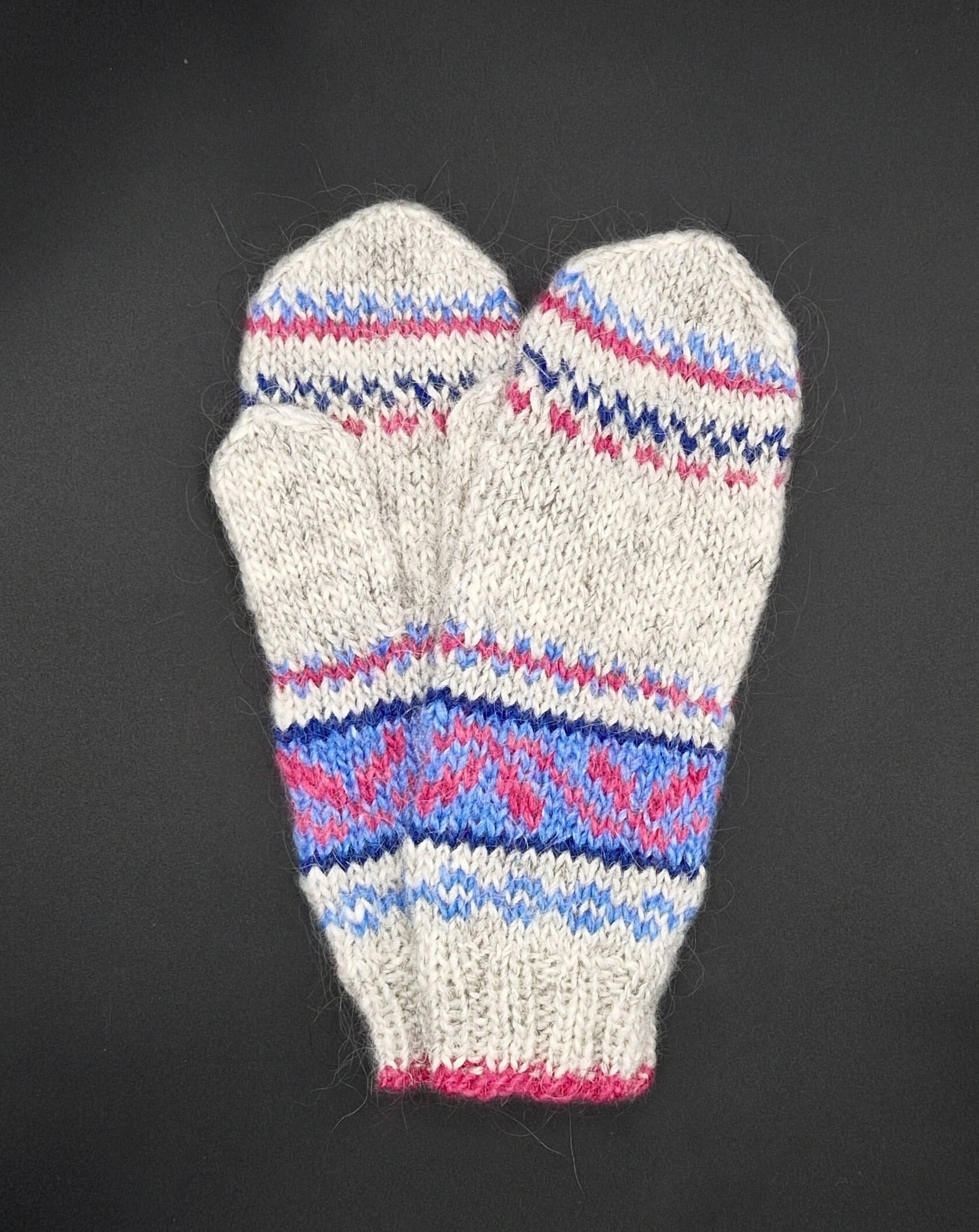 Icelandic wool mittens knit by Hrafnhildur Stella - 7