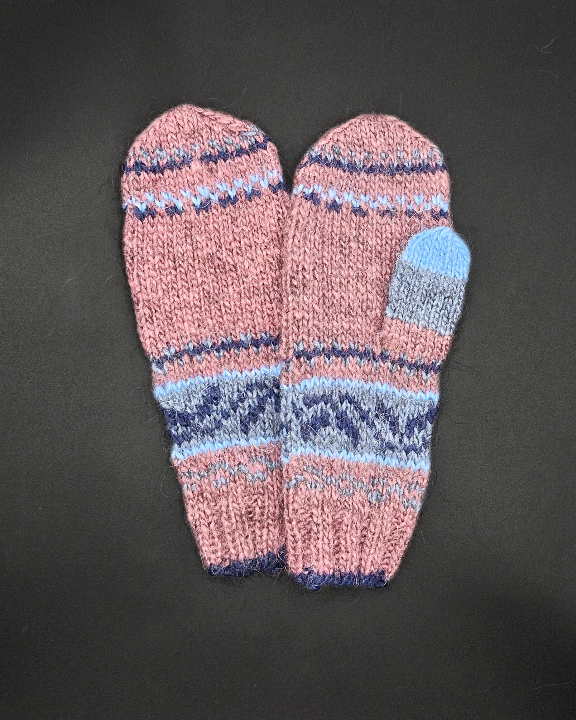 Icelandic wool mittens knit by Hrafnhildur Stella - 6