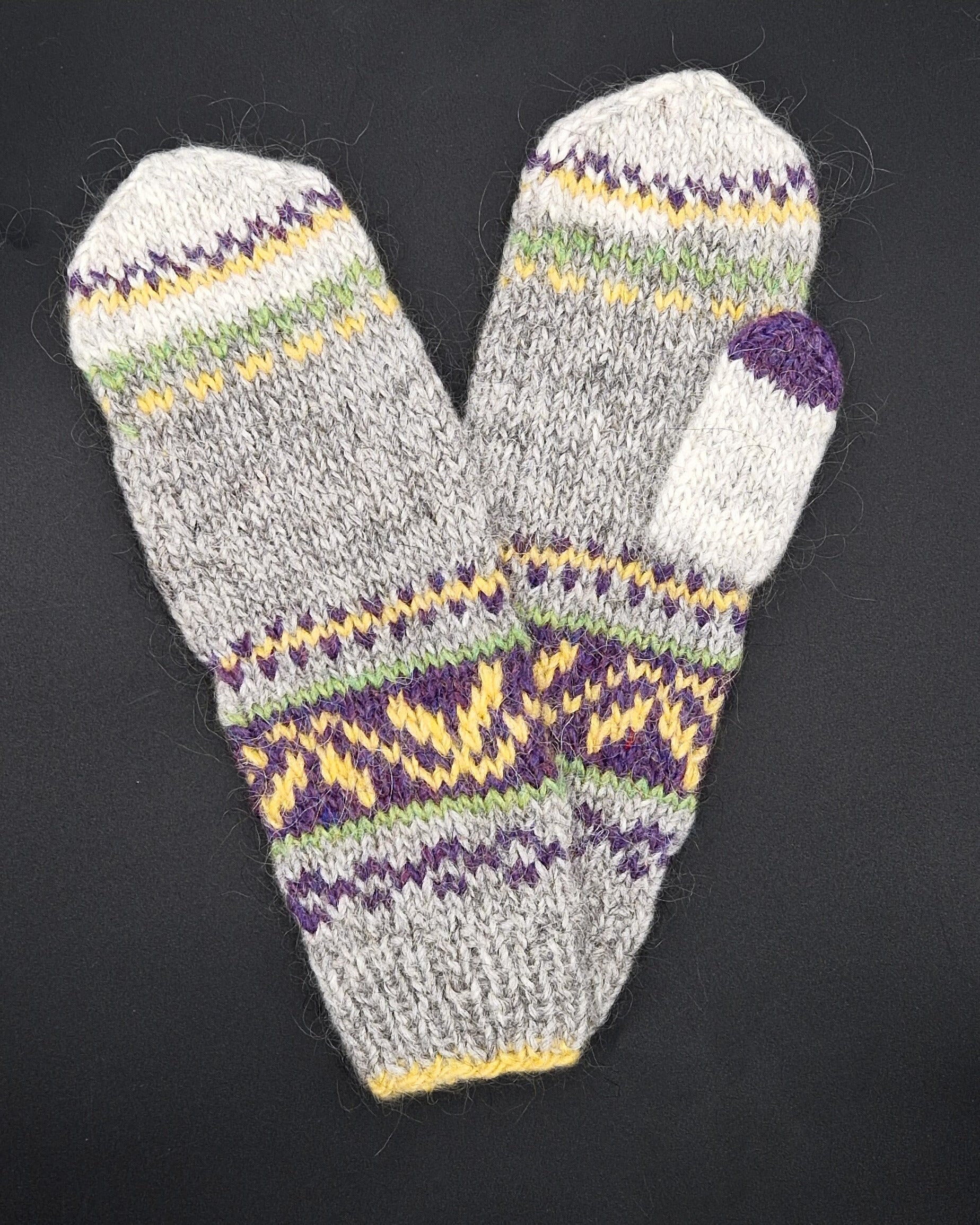Icelandic wool mittens knit by Hrafnhildur Stella - 3