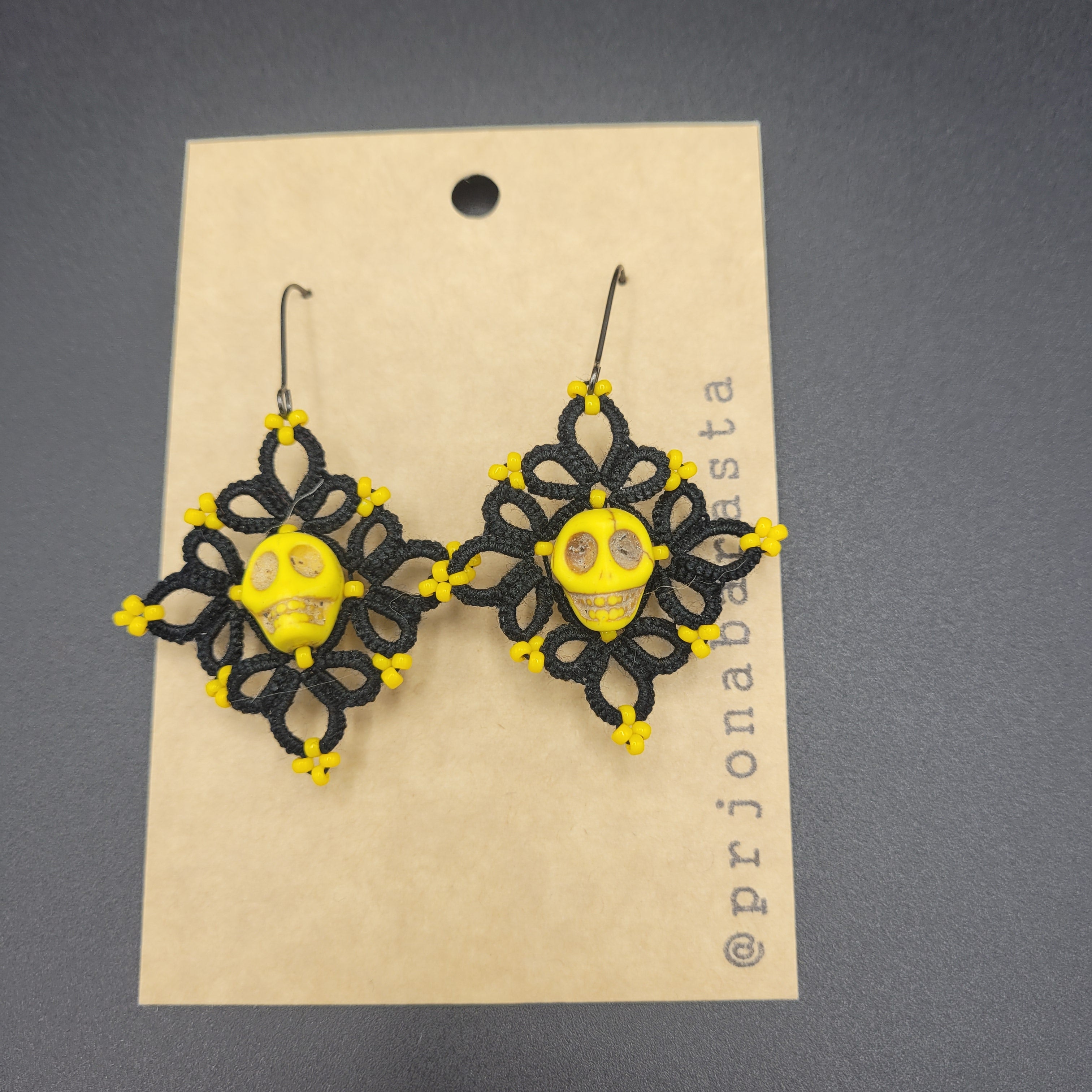 Tatting Lace Earrings - Skull Lace - by Prjónabarasta