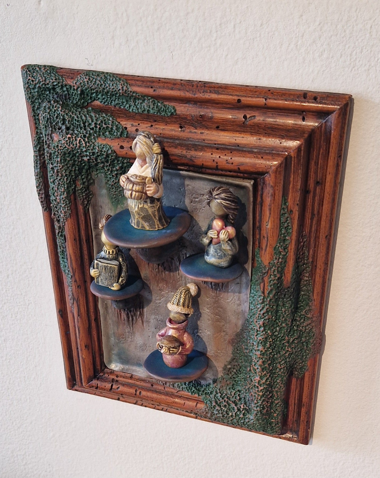 Mossy frame with mushroom shelves by Jódís Eva