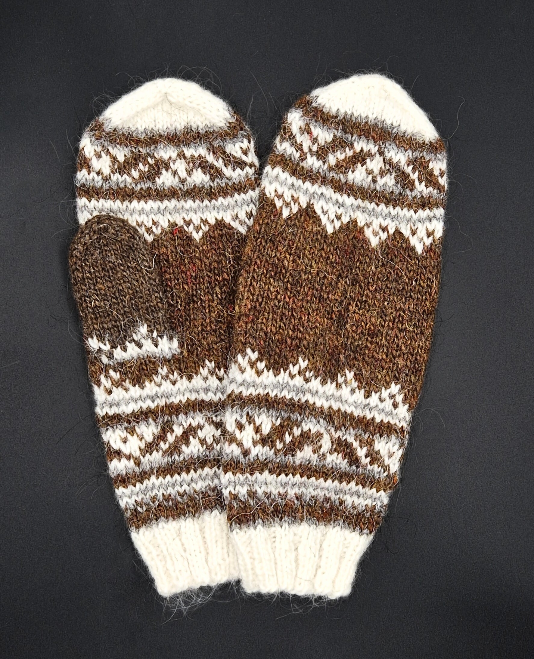 Icelandic wool mittens knit by Hrafnhildur Stella - 4