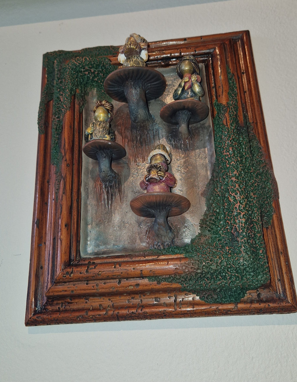 Mossy frame with mushroom shelves by Jódís Eva