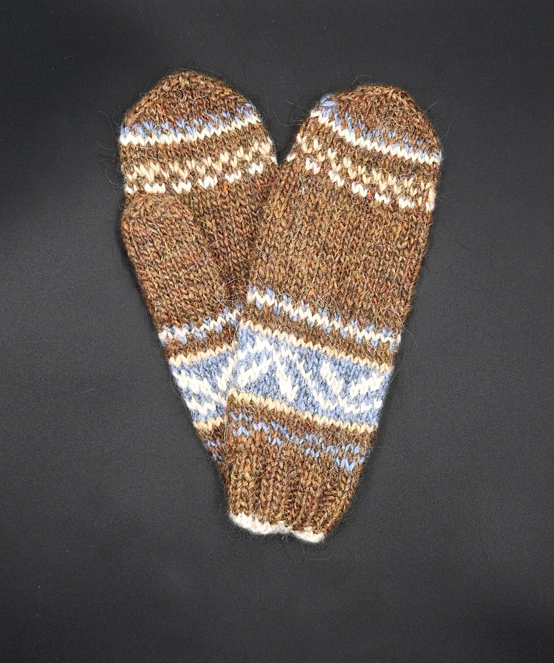 Icelandic wool mittens knit by Hrafnhildur Stella - 8